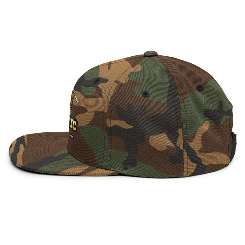  black snapback hat​